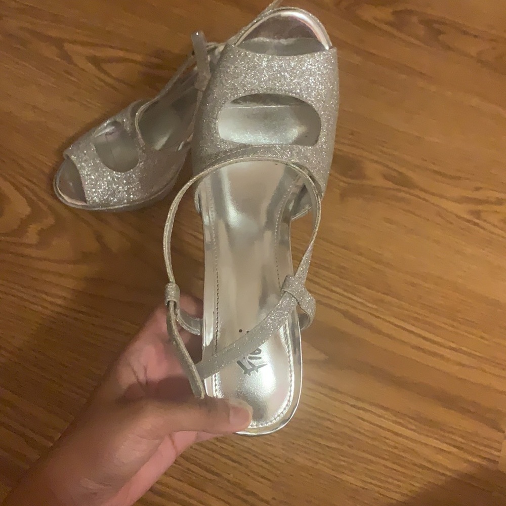Heels - Picture 4 of 4